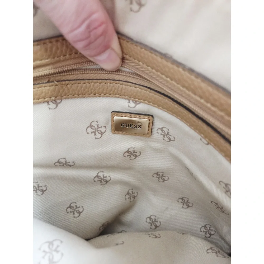 Guess Albury Shopper Charm Tote Brown Shoulder Bag‎ Faux Leather Large